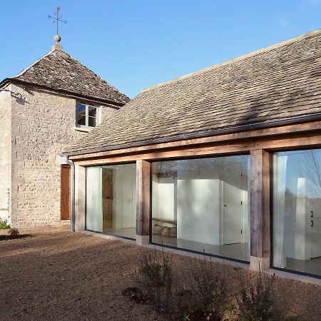 High Cogges Farm Holiday Cottages - The Cart Shed ウィットニー エクステリア 写真