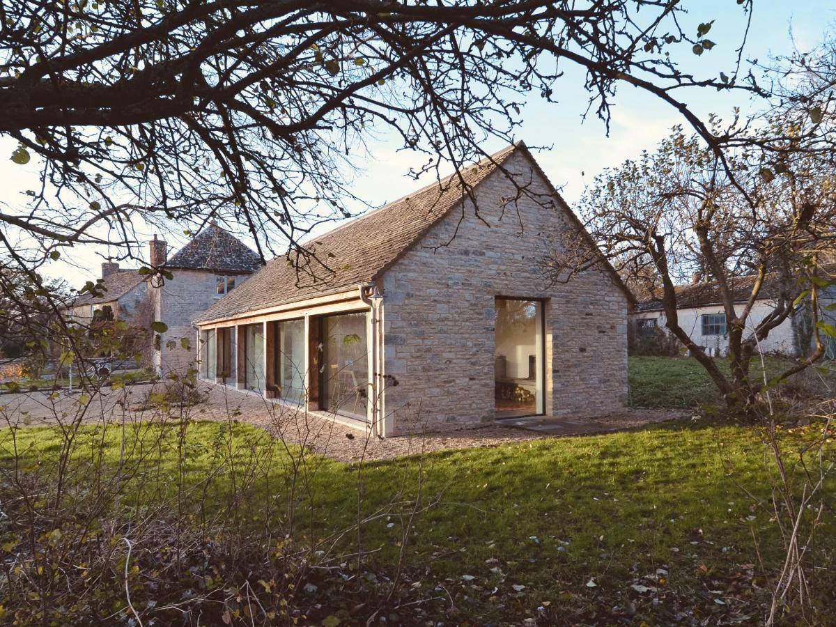 High Cogges Farm Holiday Cottages - The Cart Shed ウィットニー エクステリア 写真