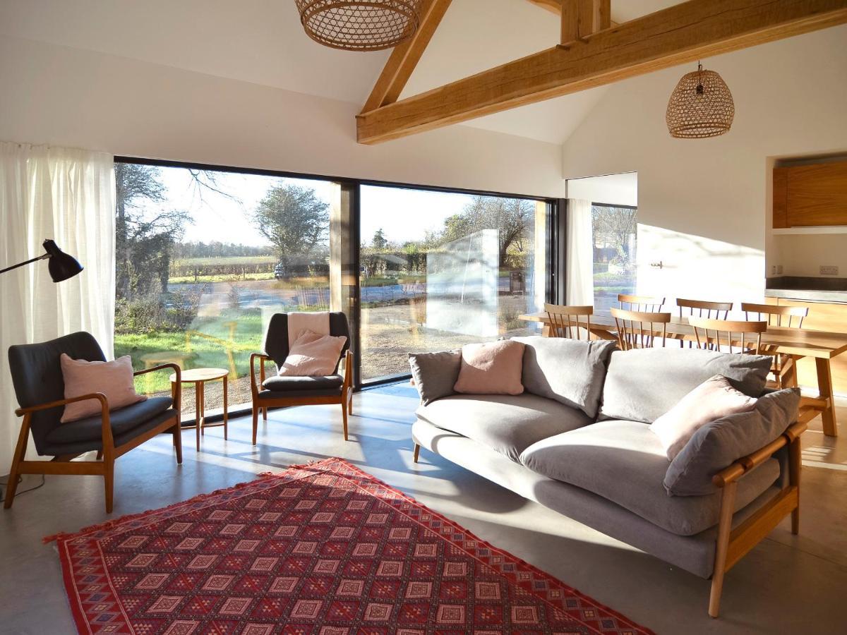 High Cogges Farm Holiday Cottages - The Cart Shed ウィットニー エクステリア 写真