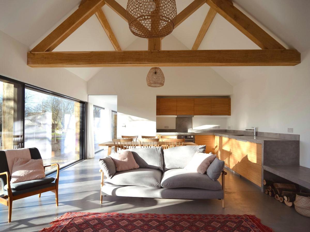 High Cogges Farm Holiday Cottages - The Cart Shed ウィットニー エクステリア 写真