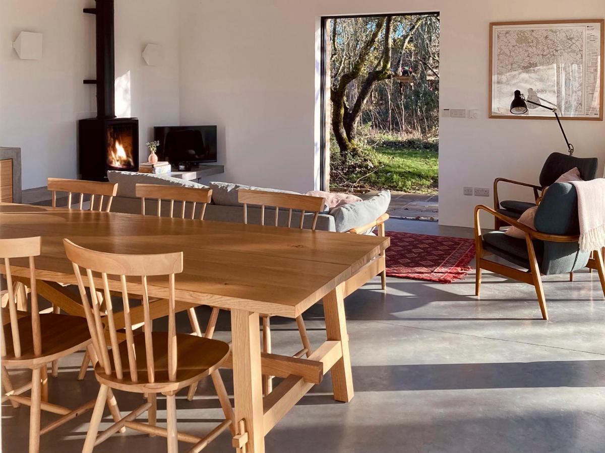 High Cogges Farm Holiday Cottages - The Cart Shed ウィットニー エクステリア 写真