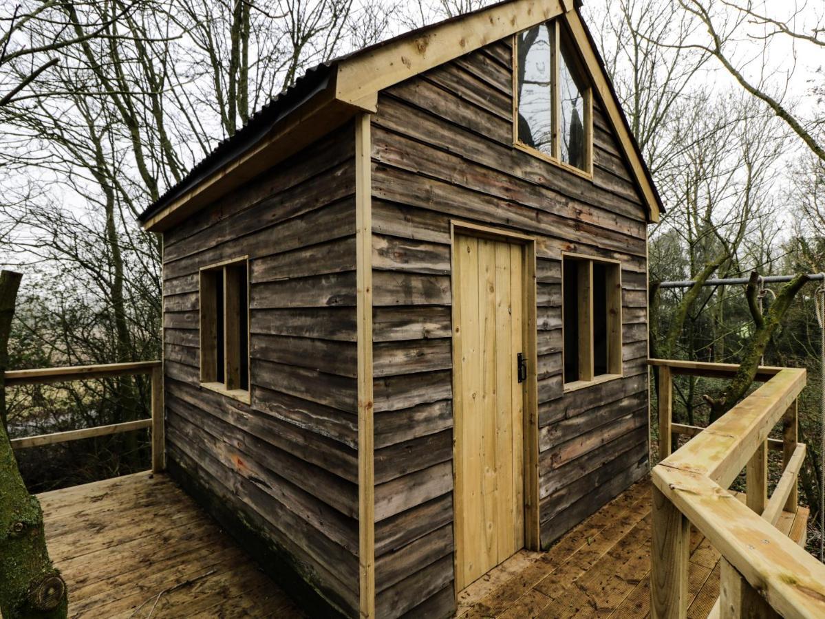 High Cogges Farm Holiday Cottages - The Cart Shed ウィットニー エクステリア 写真